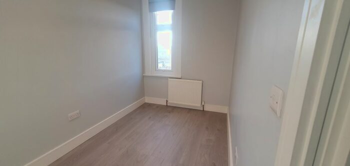 1 Bedroom Flat To Rent In Selborne Road, Ilford, Essex, IG1