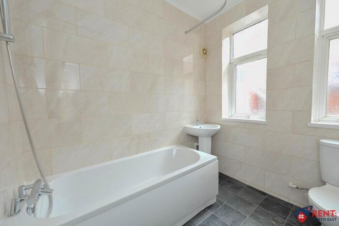 2 Bedroom Flat To Rent In Fern Dene Road, Bensham, Gateshead, NE8