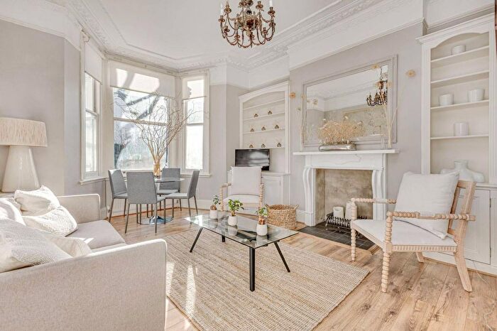 2 Bedroom Flat To Rent In Fulham Road, Fulham, London, SW6