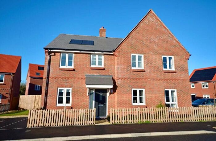 3 Bedroom Semi-Detached House To Rent In Brendon Gardens, Fair Oak, Eastleigh, SO50