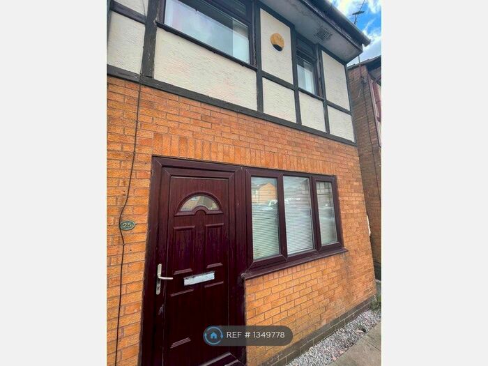 2 Bedroom End Of Terrace House To Rent In Lock Close, Heywood, OL10