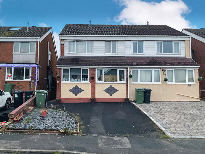 3 Bedroom Semi Detached House For Sale In Clent Road, Penfields, Stourbridge, DY8