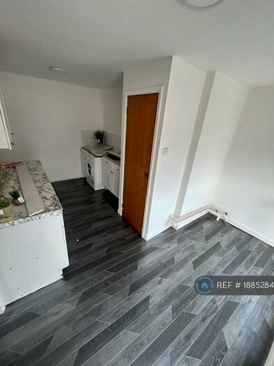 2 Bedroom Flat To Rent In Victoria Street, Barnstaple, EX32