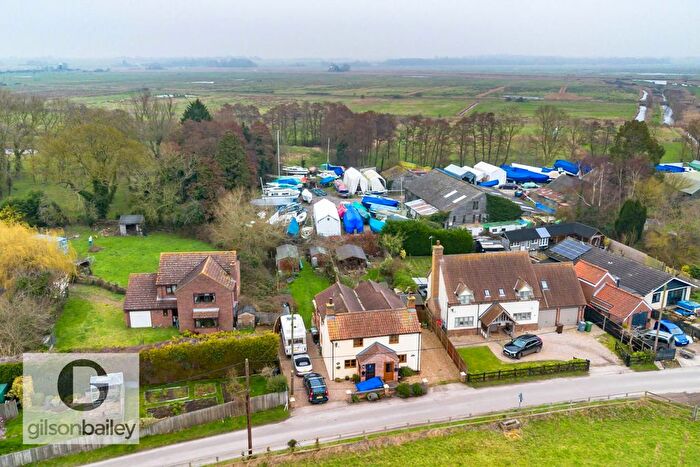 3 Bedroom Semi-Detached House For Sale In Boat Dyke Road, Upton, NR13