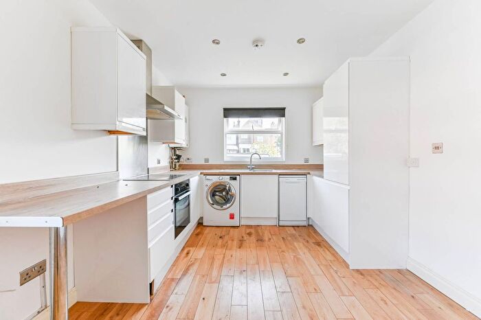 3 Bedroom Flat To Rent In Egerton Road, South Norwood, London, SE25