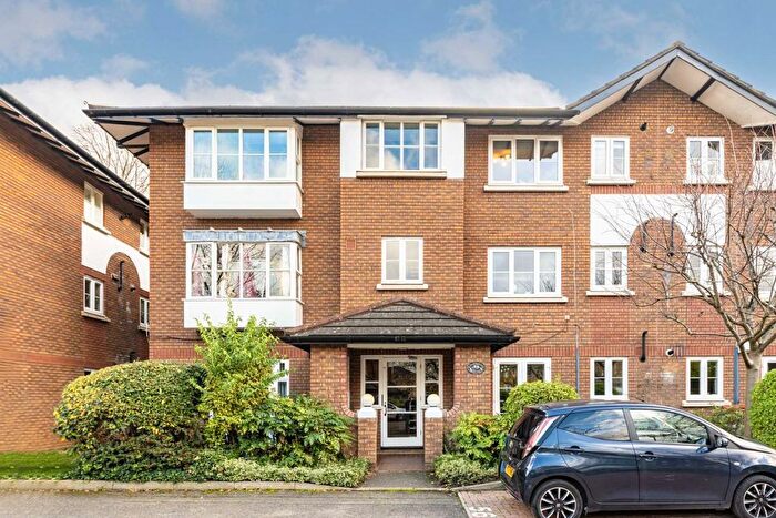 2 Bedroom Flat To Rent In Kingsworthy Close, Kingston, KT1