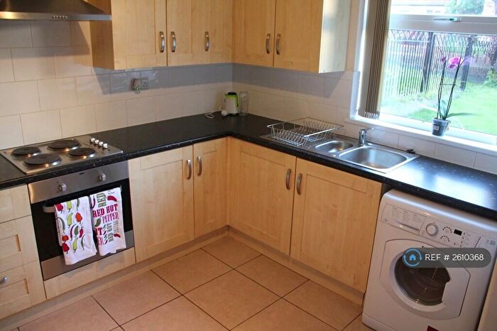 6 Bedroom Semi-Detached House To Rent In Salford Gardens, Nottingham, NG3