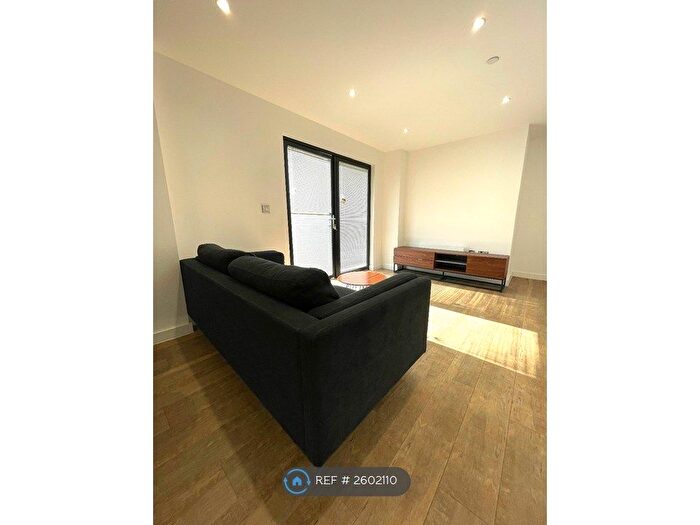 2 Bedroom Flat To Rent In City Center, Manchester, M15