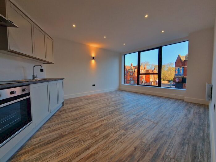 2 Bedroom Flat To Rent In Clarence Street, Swindon, SN1