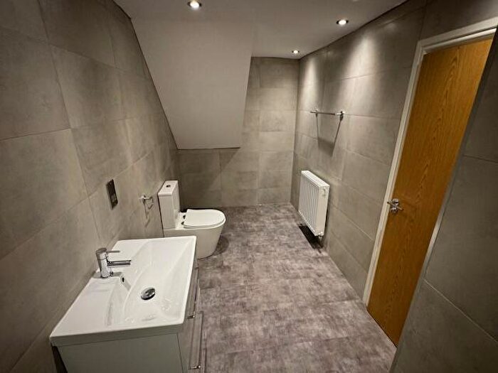 1 Bedroom Flat To Rent In Leeds Road, Shipley, West Yorkshire, BD18