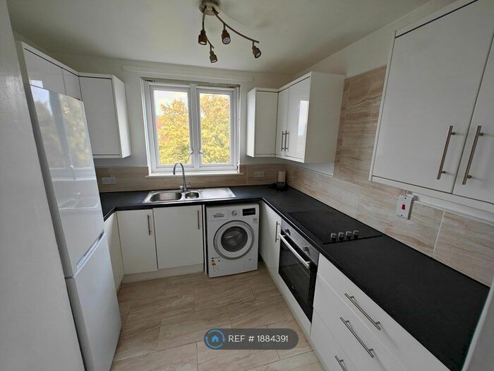 2 Bedroom Flat To Rent In Argyle House, Sutton, SM2