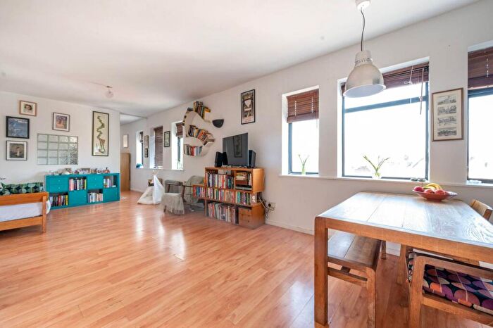 1 Bedroom Flat For Sale In Jedburgh Road, Plaistow, London, E13
