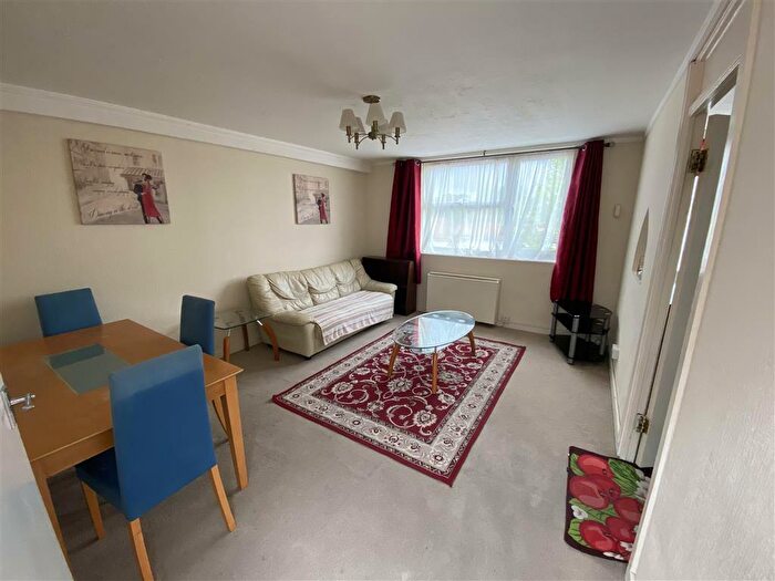 2 Bedroom Apartment To Rent In Marlowes, Hemel Hempstead, HP1