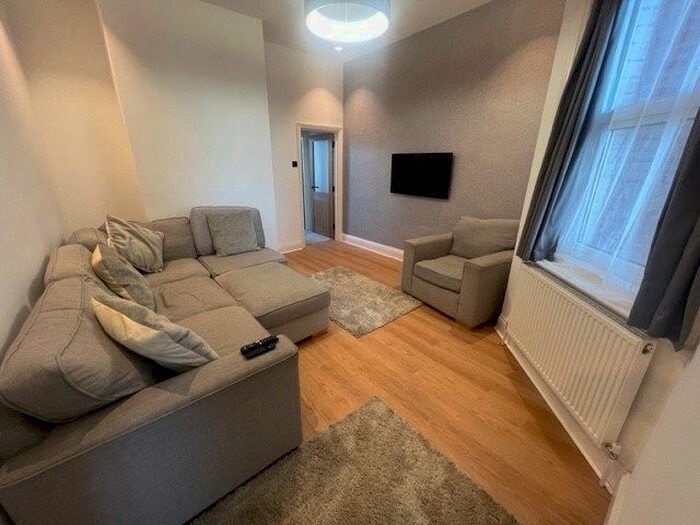 2 Bedroom Flat To Rent In Seabourne Road, Bournemouth, BH5