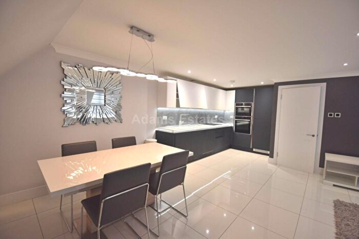 2 Bedroom Apartment To Rent In Pocket Place, Earley, RG6