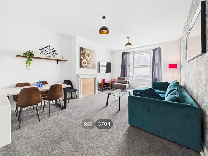 2 Bedroom Apartment To Rent In Clarence Square, Brighton, BN1