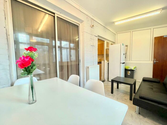 5 Bedroom House To Rent In Rivers Street, Portsmouth, PO5