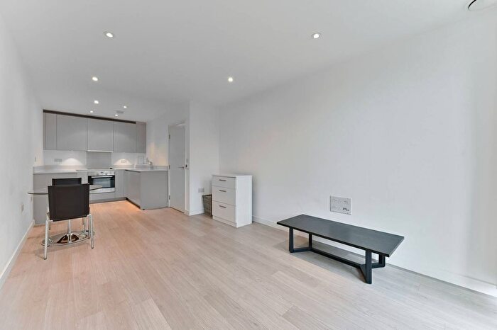 1 Bedroom Flat To Rent In Tennyson Apartments, East Croydon, Croydon, CR0