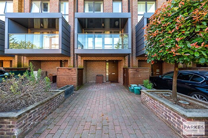 5 Bedroom Terraced House For Sale In Sir Alexander Close, London, W3