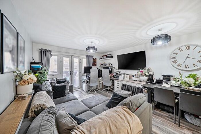 2 Bedroom Flat For Sale In Chenille Court, Wallington, London, SM6