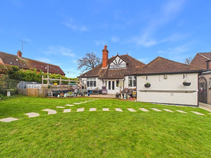 5 Bedroom Detached House For Sale In Armour Hill, Tilehurst, Reading, RG31