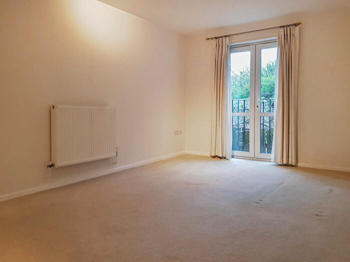 2 Bedroom Apartment To Rent In Savernake Street, Swindon, Wiltshire, SN1