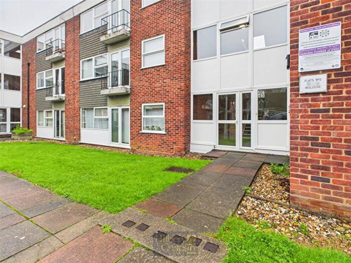 2 Bedroom Apartment For Sale In Hutton Road, Shenfield, Brentwood, Essex, CM15