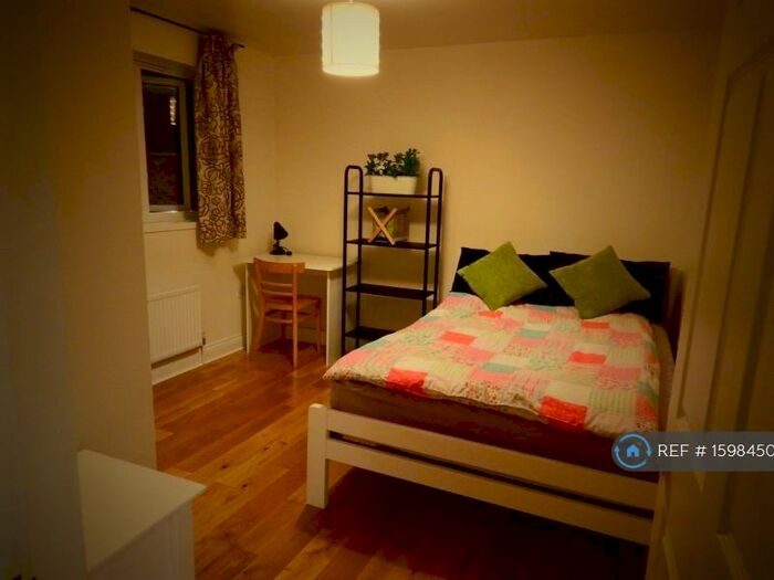 2 Bedroom Flat To Rent In Acacia Close, London, SE8
