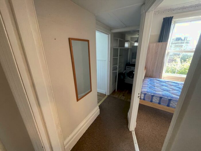 1 Bedroom Flat To Rent In Victoria Walk, Cotham, Bristol, BS6