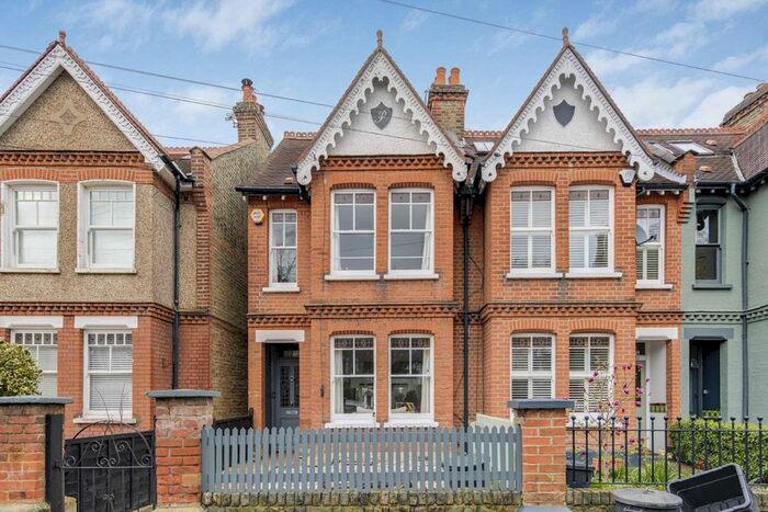 4 Bedroom Property To Rent In Princes Road, Teddington, TW11
