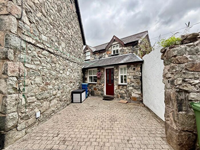 2 Bedroom End Of Terrace House For Sale In Penlan Cottages, Dolgellau, LL40
