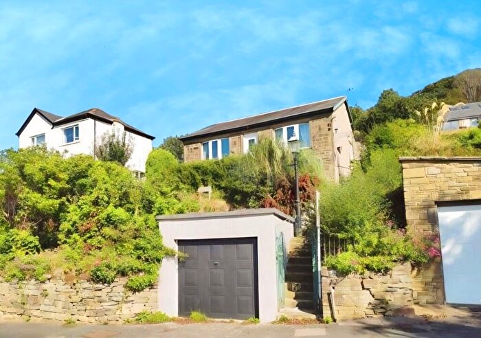 2 Bedroom Bungalow To Rent In Western Avenue, Riddlesden, Keighley, West Yorkshire, BD20