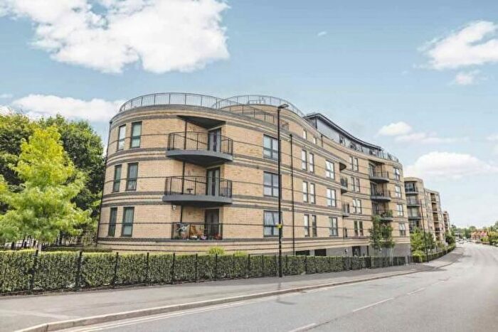 2 Bedroom Flat To Rent In Windsor Road, London, SL1