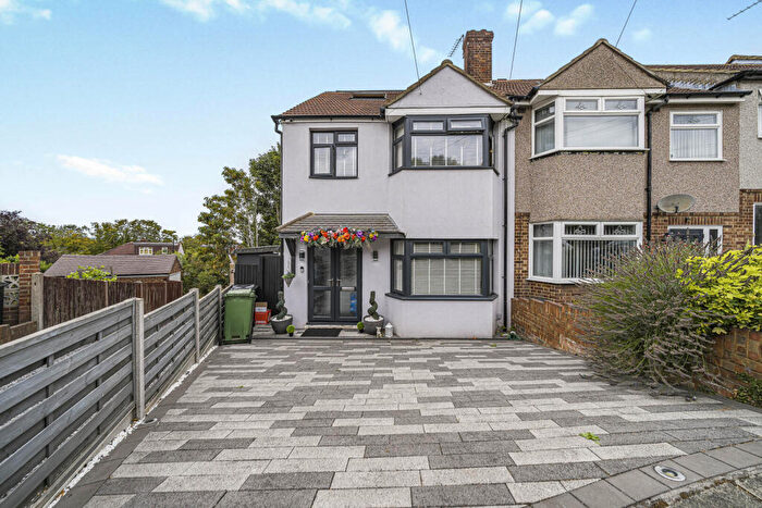 4 Bedroom End Of Terrace House For Sale In Berkeley Crescent, Dartford, DA1