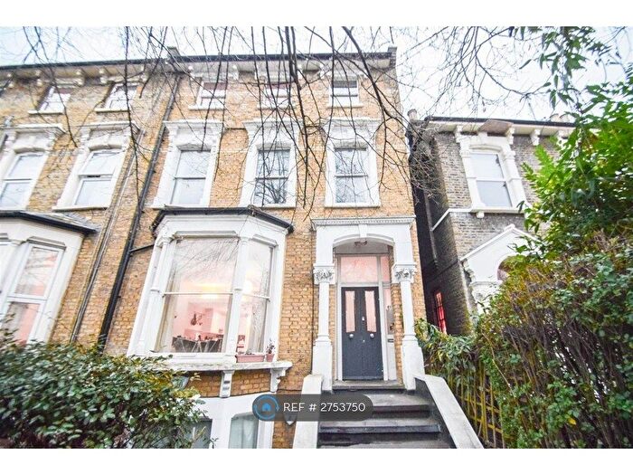 3 Bedroom Flat To Rent In Evering Road, London, E5