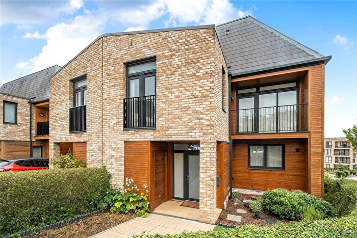 3 Bedroom End Of Terrace House To Rent In Mays Lane, Barnet, EN5