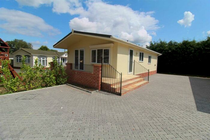 3 Bedroom Bungalow To Rent In Brighton Road, Lower Kingswood, Tadworth, KT20