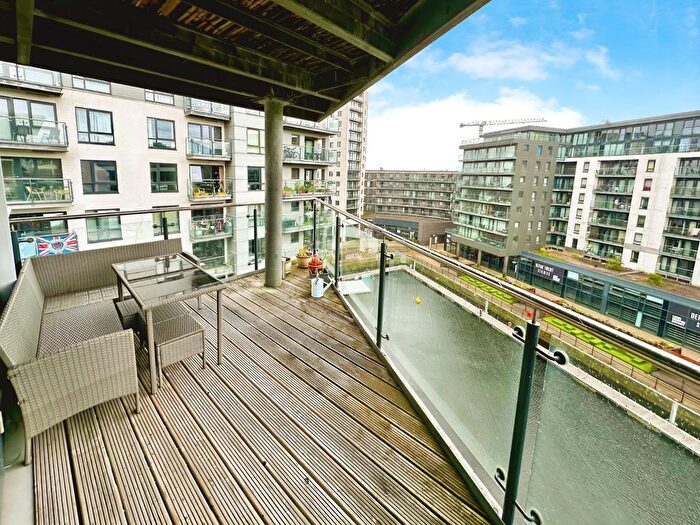 2 Bedroom Flat To Rent In Mcclure House, The Boulevard, Leeds, West Yorkshire, LS10