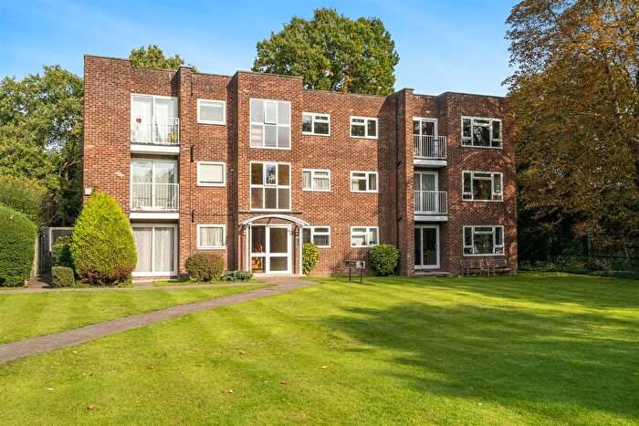 2 Bedroom Flat For Sale In Malcolm Way, Snaresbrook, E11