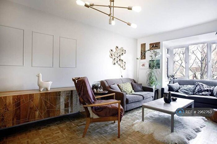 2 Bedroom Flat To Rent In Sterling Gardens, London, SE14
