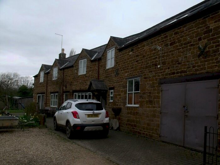 1 Bedroom Flat To Rent In Church Street, NN11