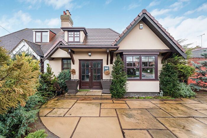 4 Bedroom Semi Detached Bungalow For Sale In Carlingford Drive, Westcliff-On-Sea, SS0