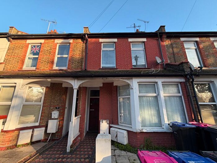 2 Bedroom Flat To Rent In Sweyne Avenue, Southend-On-Sea, SS2