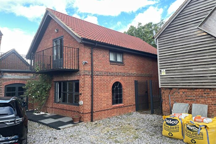 1 Bedroom House To Rent In Between Twyford And Wargrave, RG10