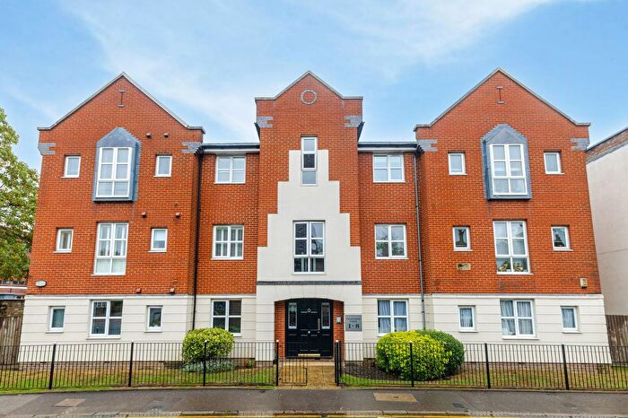 2 Bedroom Flat For Sale In High Street, Rickmansworth, WD3