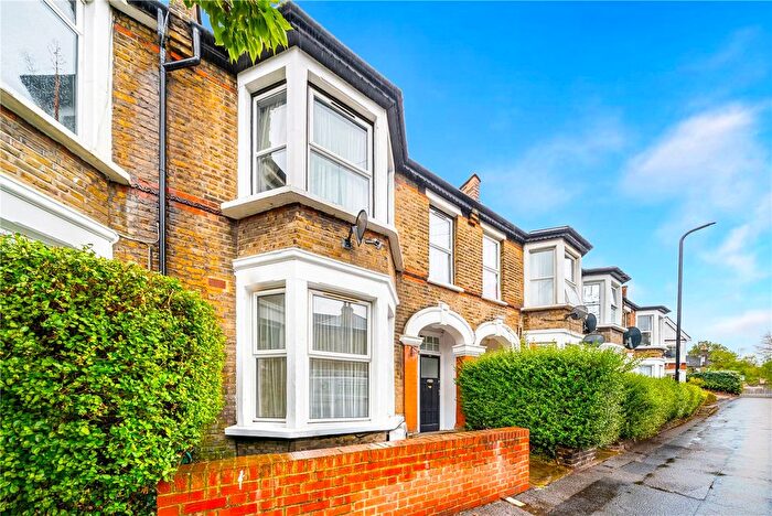 2 Bedroom Flat For Sale In Brunswick Road, Leyton, London, E10