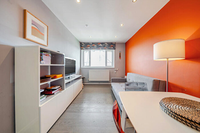 1 Bedroom Apartment For Sale In Denmark Hill Estate, London, SE5