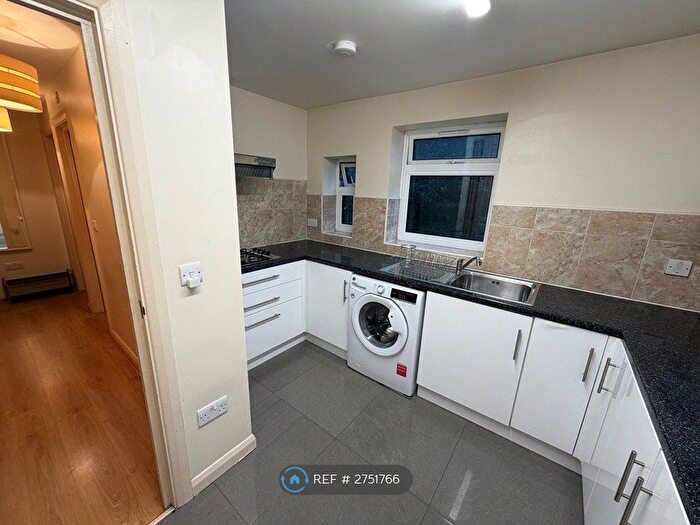 3 Bedroom Flat To Rent In Dartmouth Road, London, NW4