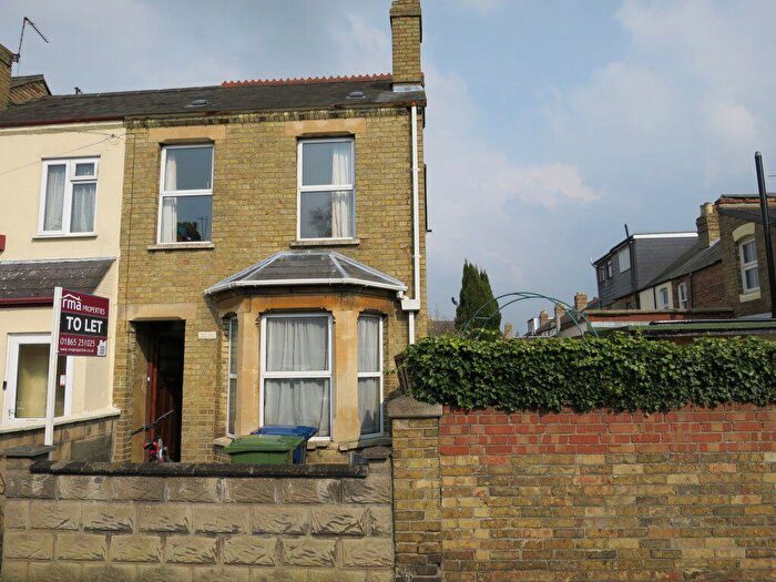 4 Bedroom House To Rent In Silver Road, OX4