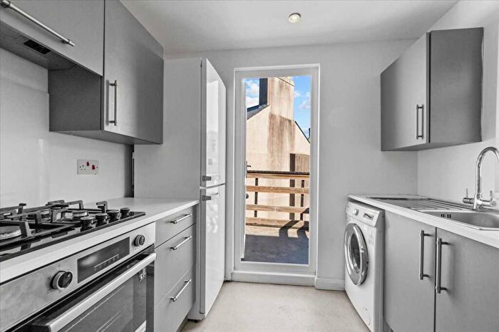 2 Bedroom Apartment To Rent In Clifton Place, Plymouth, PL4